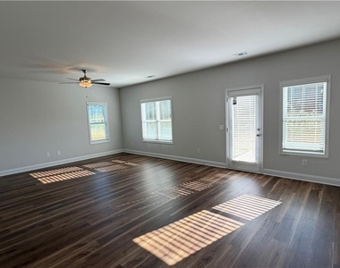 204 Strawberry Lane - Photo Thumbnail 7