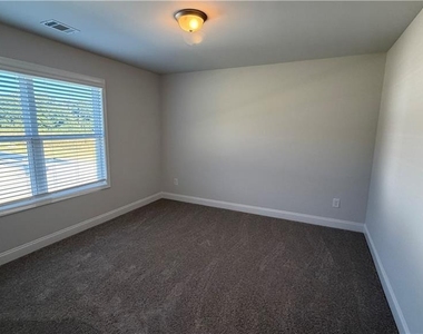 204 Strawberry Lane - Photo Thumbnail 28