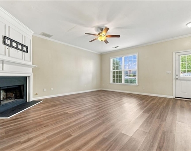 36 Highoak Drive Ne - Photo Thumbnail 2