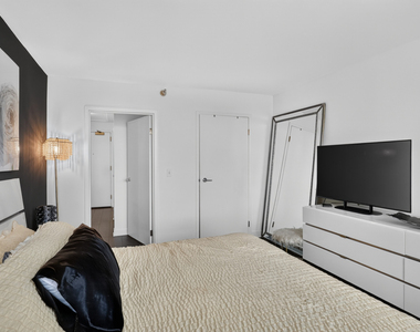 401 E Ontario Street - Photo Thumbnail 8