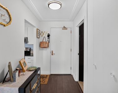 401 E Ontario Street - Photo Thumbnail 3
