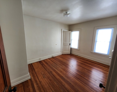 680 S Chicago Avenue - Photo Thumbnail 6