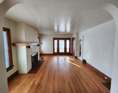 680 S Chicago Avenue - Photo Thumbnail 3