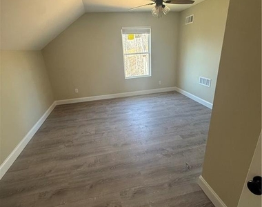 375 Grand Oak Lane - Photo Thumbnail 7