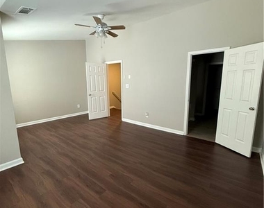 2179 Executive Drive - Photo Thumbnail 5