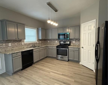 2179 Executive Drive - Photo Thumbnail 3