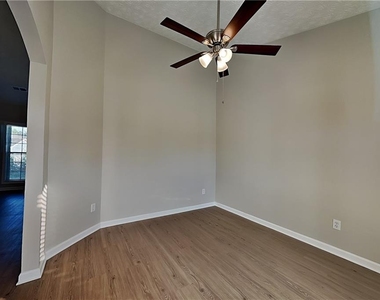 845 Clairidge Lane - Photo Thumbnail 4