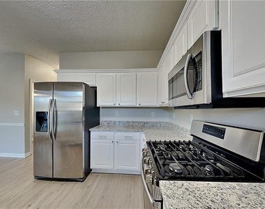 845 Clairidge Lane - Photo Thumbnail 5