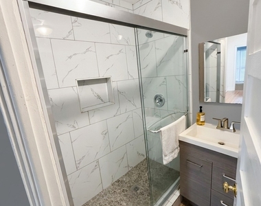 1228 Oak Avenue - Photo Thumbnail 2