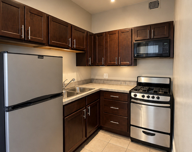 823 W Buena Avenue - Photo Thumbnail 5