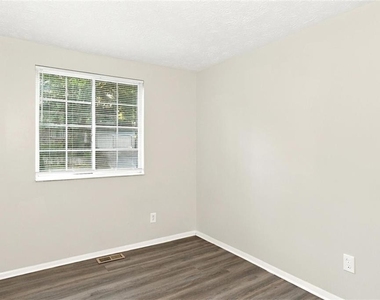 5131 Rockborough Trail - Photo Thumbnail 4