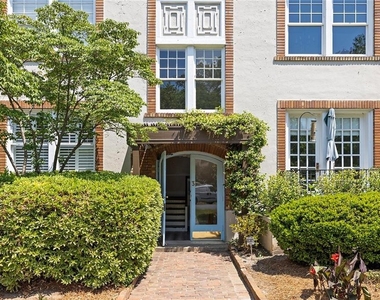7 Park Lane Ne - Photo Thumbnail 3