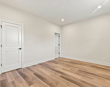 4605 S Prairie Avenue - Photo Thumbnail 10
