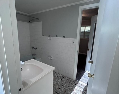 3200 Rockport Court - Photo Thumbnail 9