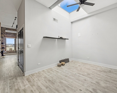 1572 N Milwaukee Avenue - Photo Thumbnail 10