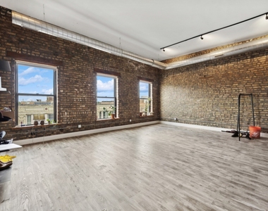 1572 N Milwaukee Avenue - Photo Thumbnail 1