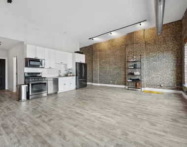 1572 N Milwaukee Avenue - Photo Thumbnail 3