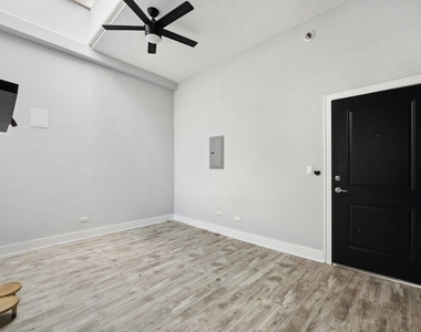 1572 N Milwaukee Avenue - Photo Thumbnail 9