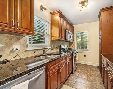 526 Rock Springs Road Ne - Photo Thumbnail 12