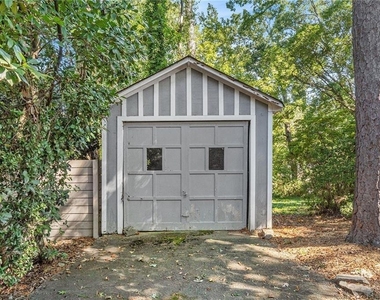 526 Rock Springs Road Ne - Photo Thumbnail 5