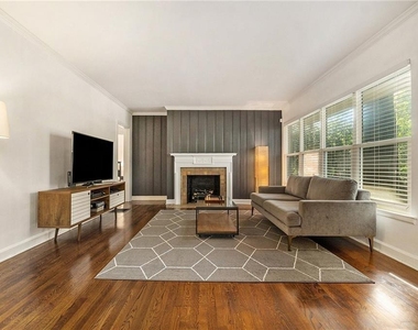 526 Rock Springs Road Ne - Photo Thumbnail 9
