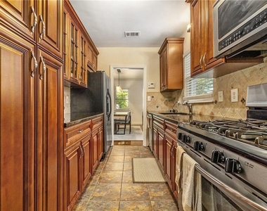 526 Rock Springs Road Ne - Photo Thumbnail 13