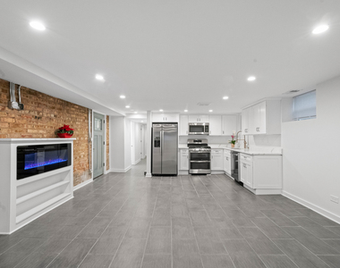 2737 W Lunt Avenue - Photo Thumbnail 17