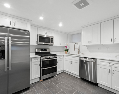 2737 W Lunt Avenue - Photo Thumbnail 5