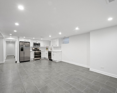 2737 W Lunt Avenue - Photo Thumbnail 25