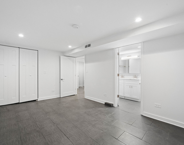 2737 W Lunt Avenue - Photo Thumbnail 8