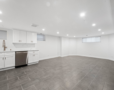 2737 W Lunt Avenue - Photo Thumbnail 24