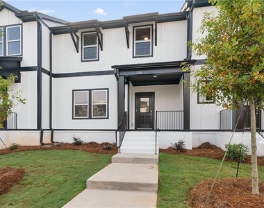 126 Reagan Street - Photo Thumbnail 1