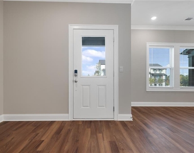 126 Reagan Street - Photo Thumbnail 3