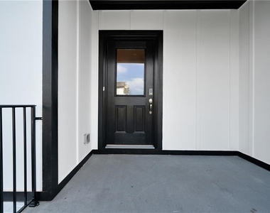 126 Reagan Street - Photo Thumbnail 2