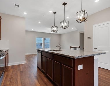 126 Reagan Street - Photo Thumbnail 12