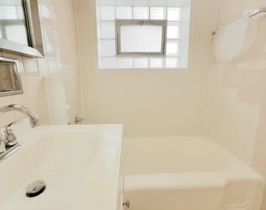 6518 N Richmond Street - Photo Thumbnail 5