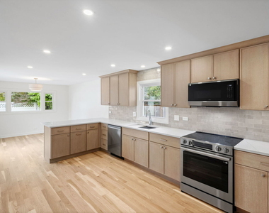 624 S Madison Avenue - Photo Thumbnail 6