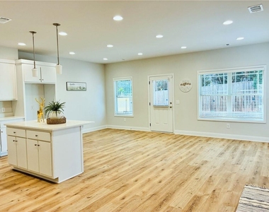 1101 North Village Drive - Photo Thumbnail 4