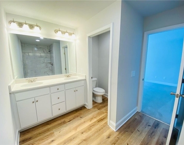 1101 North Village Drive - Photo Thumbnail 15