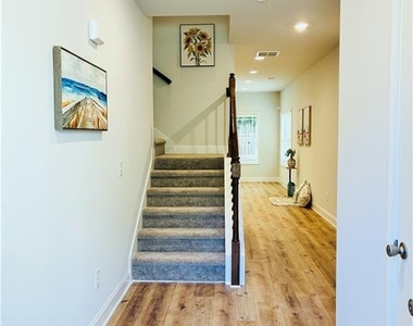 1101 North Village Drive - Photo Thumbnail 3