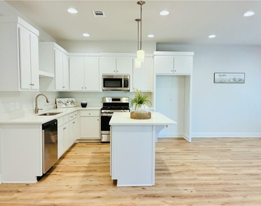 1101 North Village Drive - Photo Thumbnail 10