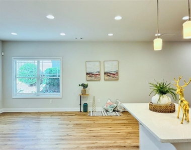 1101 North Village Drive - Photo Thumbnail 12