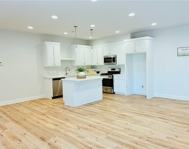 1101 North Village Drive - Photo Thumbnail 5