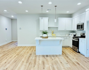 1101 North Village Drive - Photo Thumbnail 6