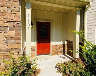 1101 North Village Drive - Photo Thumbnail 2