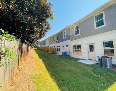 1101 North Village Drive - Photo Thumbnail 27