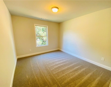 1101 North Village Drive - Photo Thumbnail 20