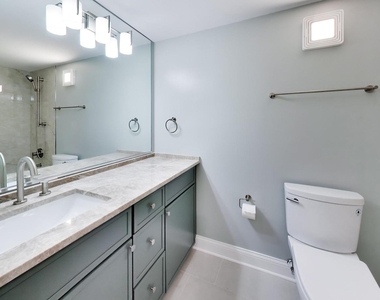 939 W Madison Street - Photo Thumbnail 15