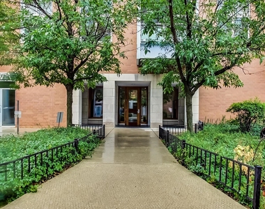 939 W Madison Street - Photo Thumbnail 2