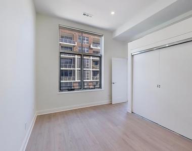 939 W Madison Street - Photo Thumbnail 18